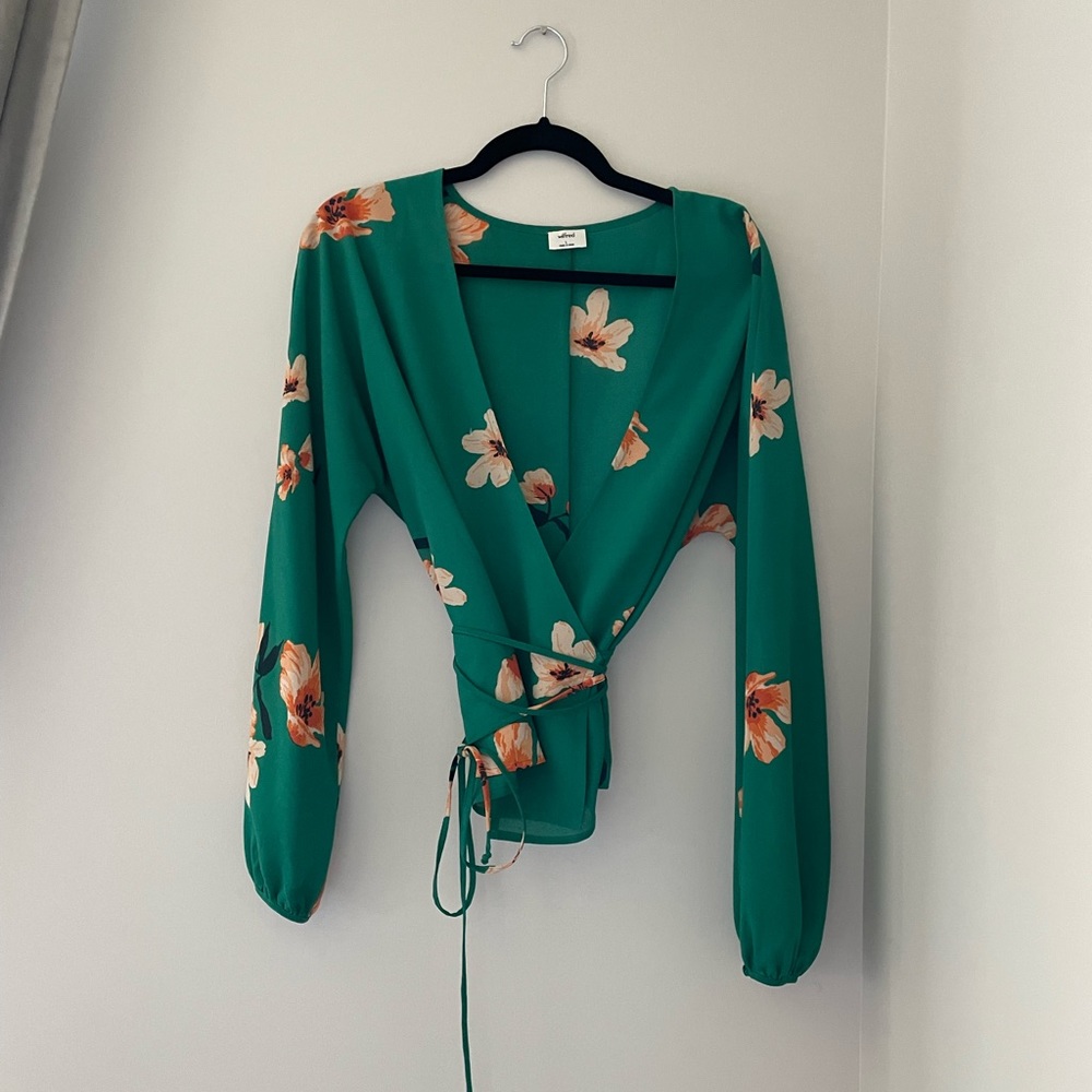 Aritzia Wilfred | Lilia Green Floral Wrap Blouse - Picture 2 of 6